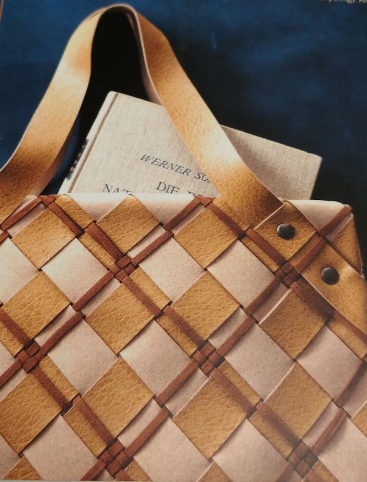Book - Woven Leather Bags HOW TO CRAFT AND WEAVE PURSES, POUCHES, WALLETS AND MORE by Naoko Minowa