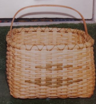 Pattern - Barb's Diamond Basket by Everett