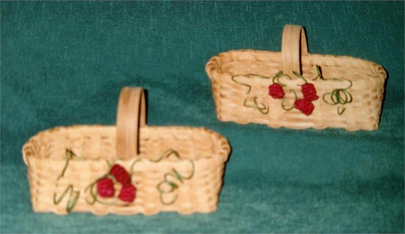 Pattern - Raspberry Tea Basket by Kraayeveld