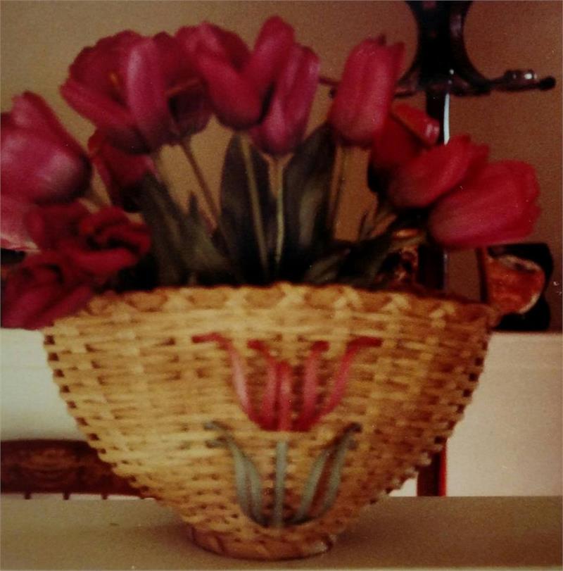 The Country Seat Spring Tulip Basket Pattern by Stitle